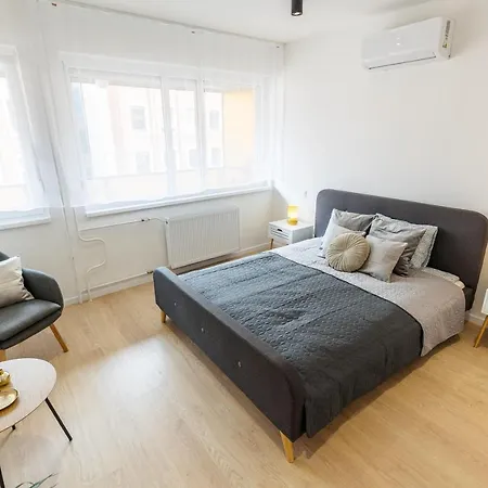 Gems Of - Emerald * 布达佩斯