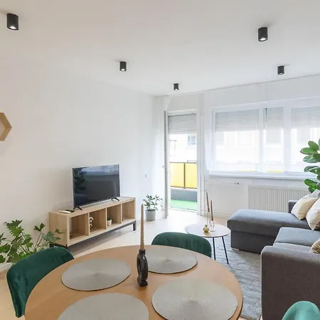 Gems Of - Emerald Apartament *