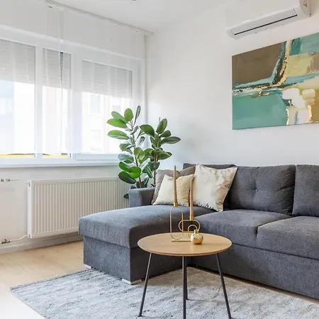 Gems Of - Emerald Apartament *