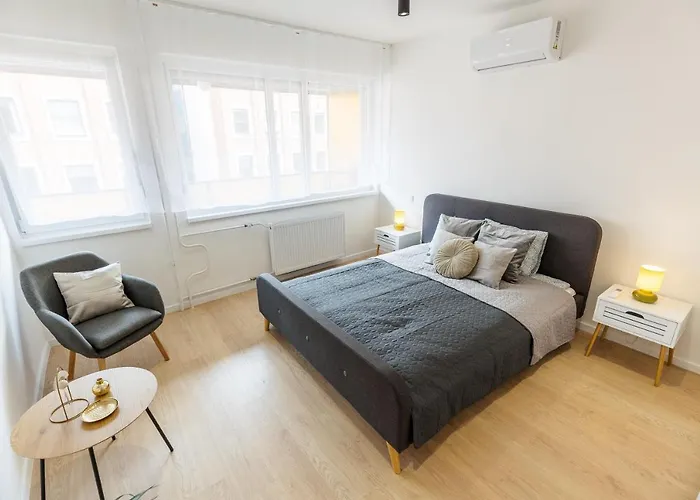 Gems Of - Emerald * 布达佩斯