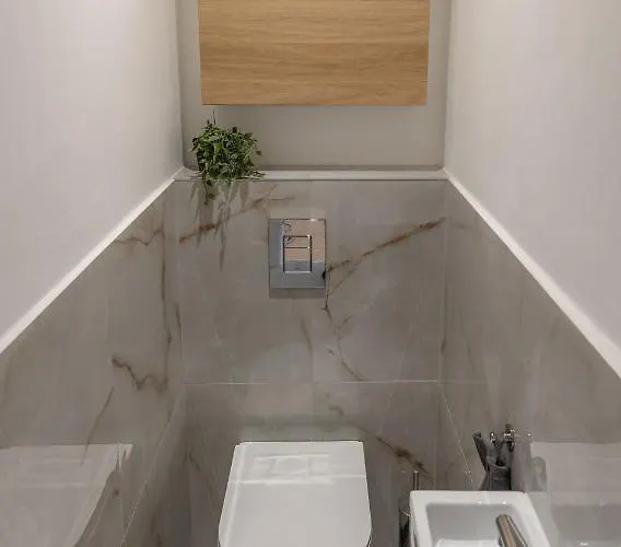 Gems Of - Emerald Apartament *